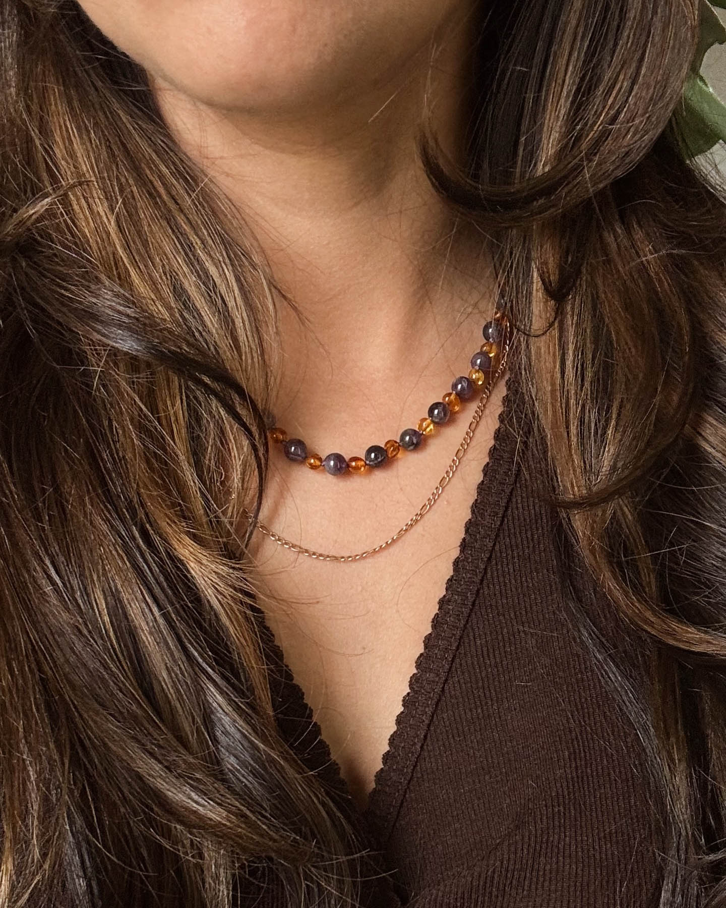Dames barnsteenketting met edelstenen 45cm - amethist/cognac