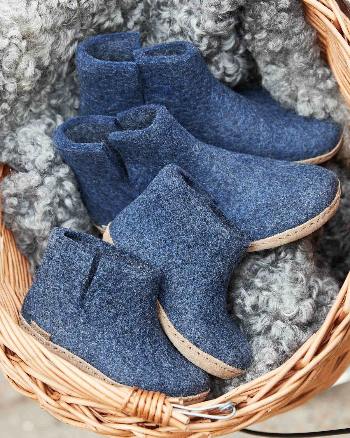 Kindersloffen van wol hoog model - blauw