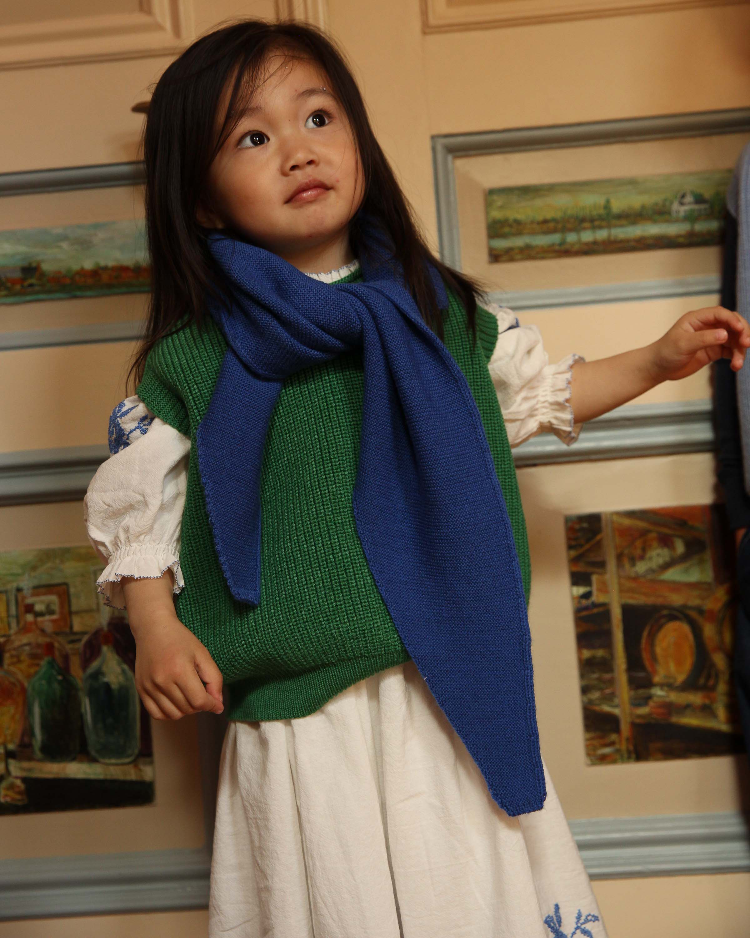 Zachte sjaal van wol Josephina - cobalt blue