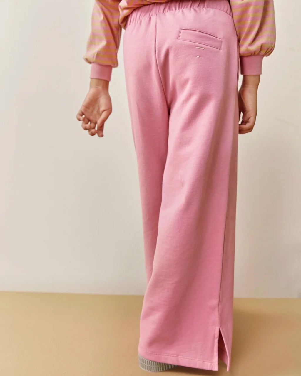 Wijde kinderbroek met split - bubblegum