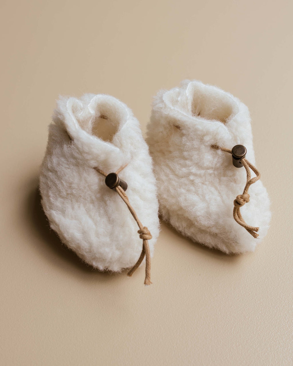 Alwero baby booties natural