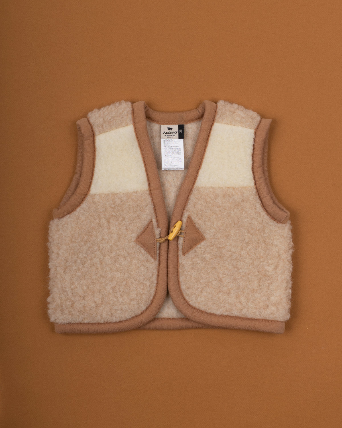 Alwero-gilletje-van-wol-beige-wit