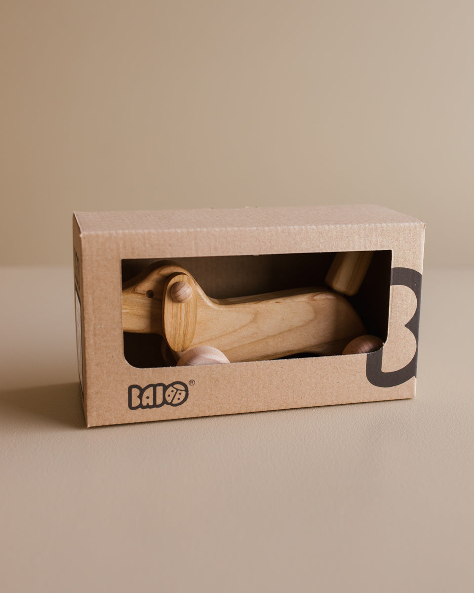 Bajo teckel in box copyright Ziloen