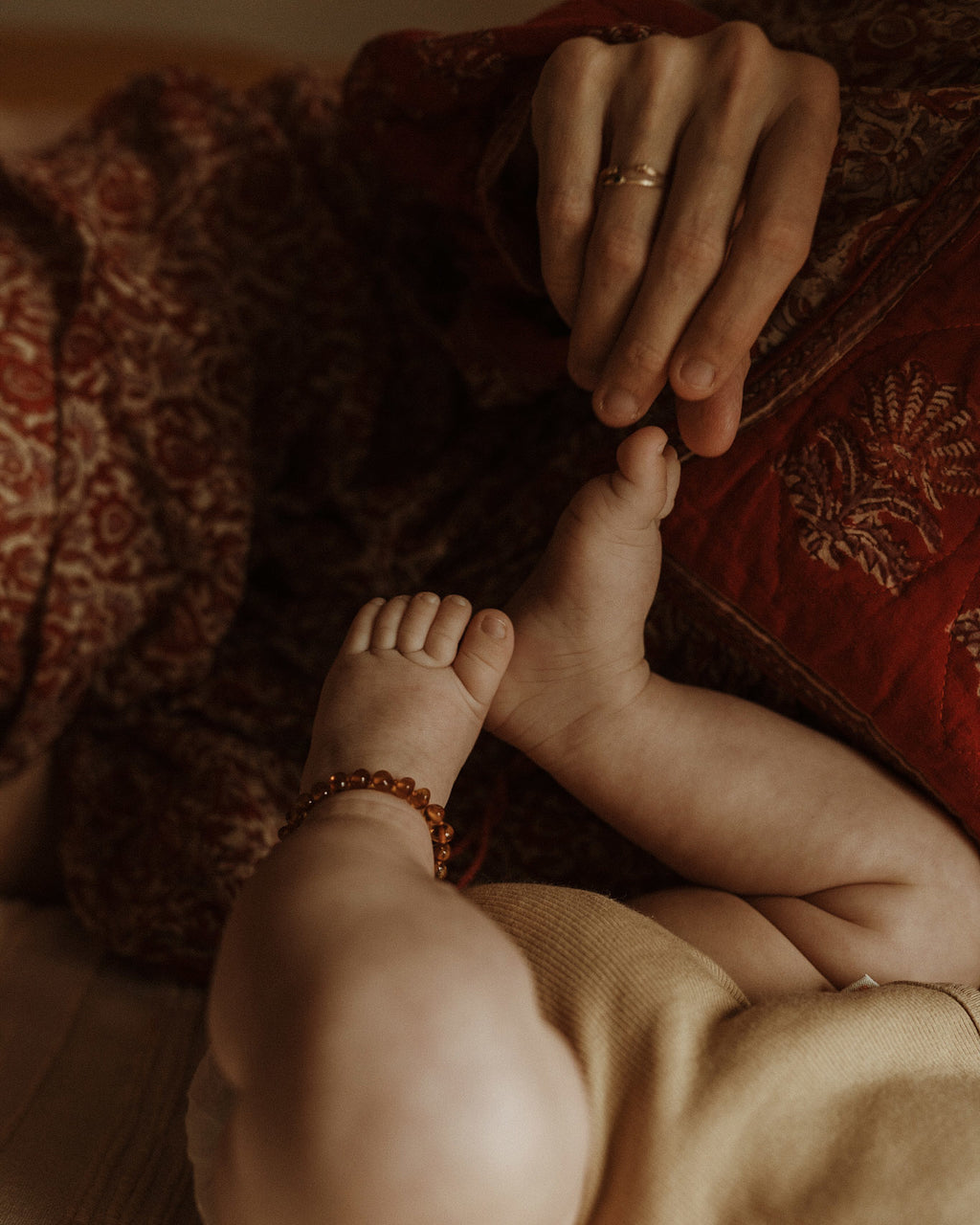 barnsteen enkelbandje ziloen @byaliciaphotography