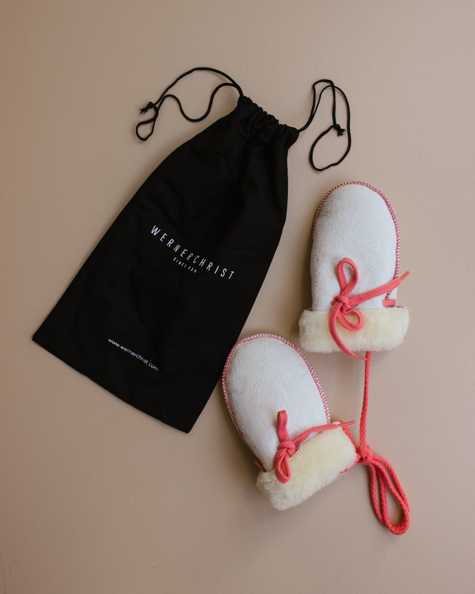 Christ lambskin mittens pink copyright Ziloen