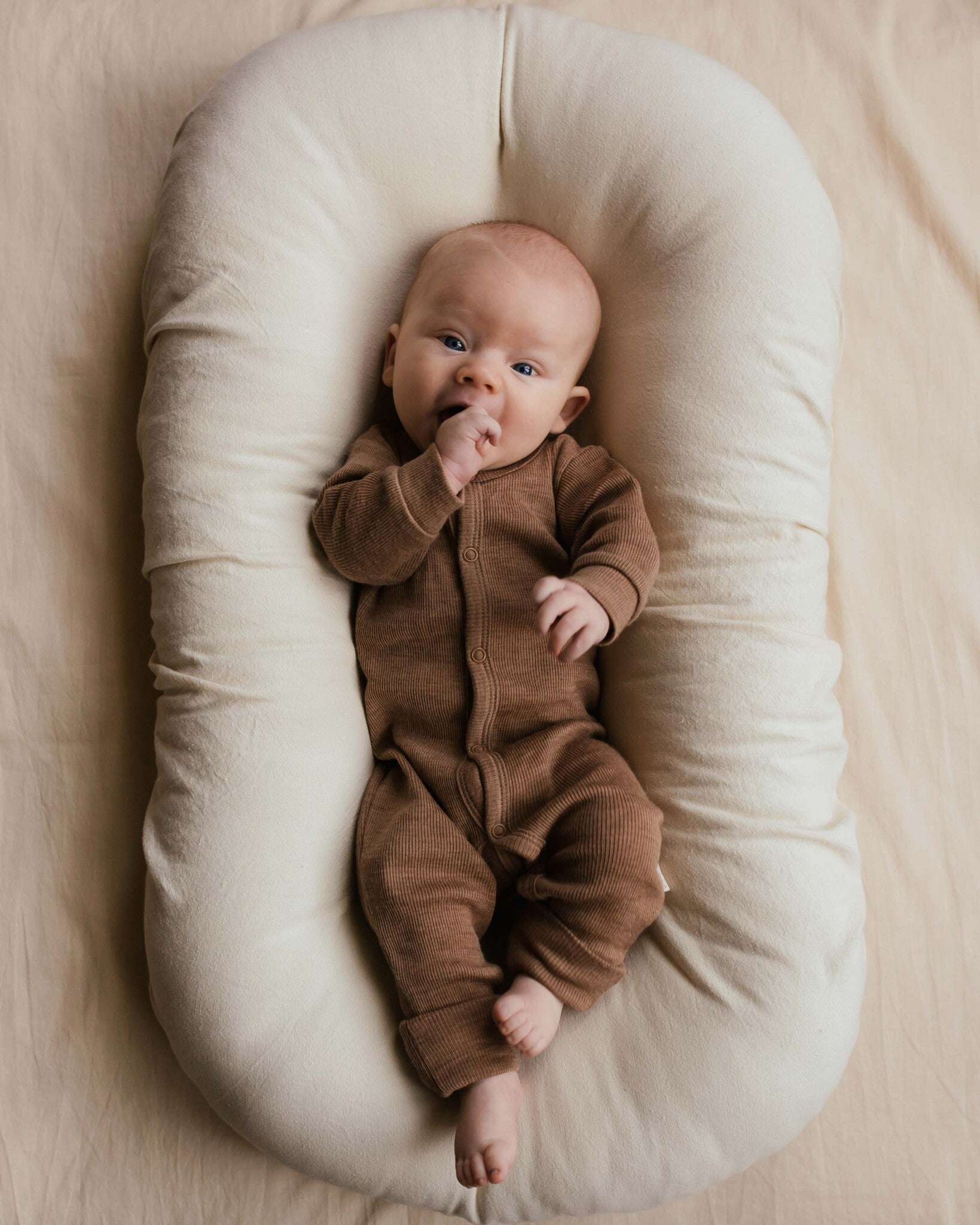 Cocoon company baby lounger ©Ziloen