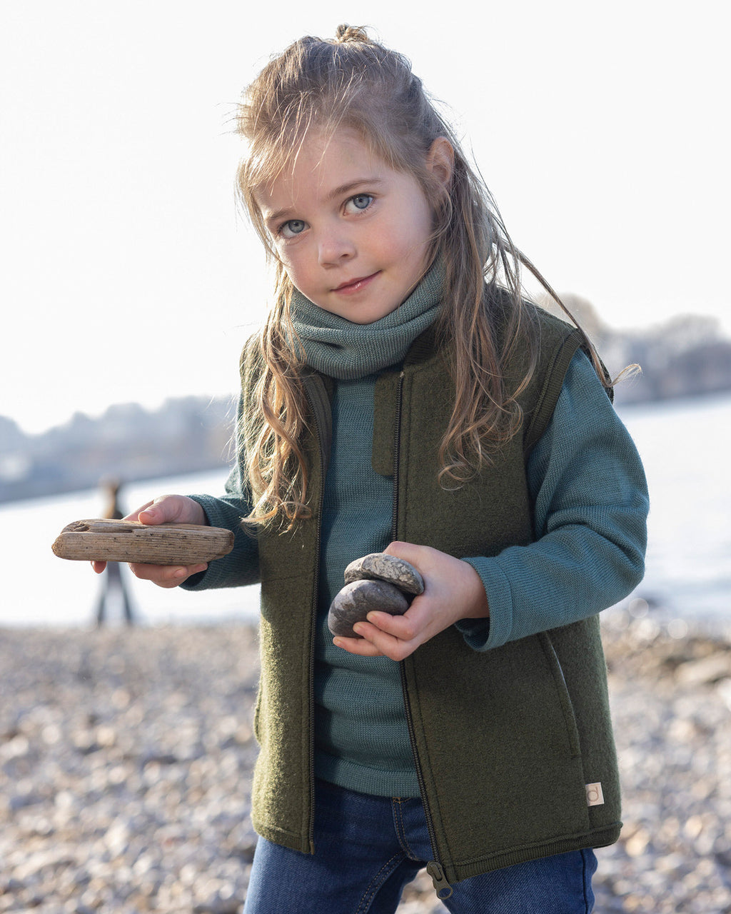disana-bodywarmer-van-gekookte-wol-olive