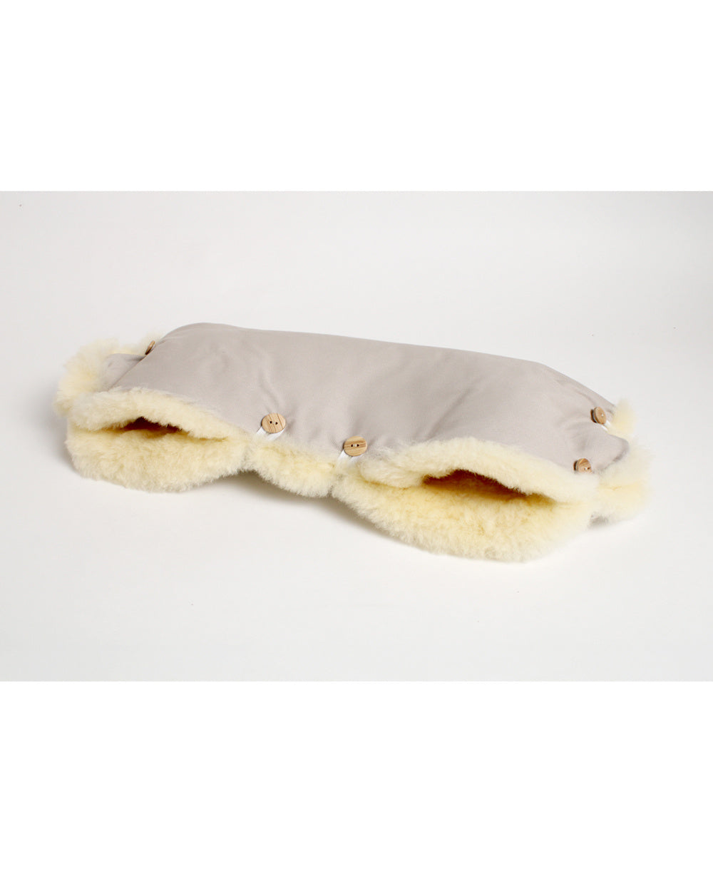 FellMuff_creme_neue-knopfe 1