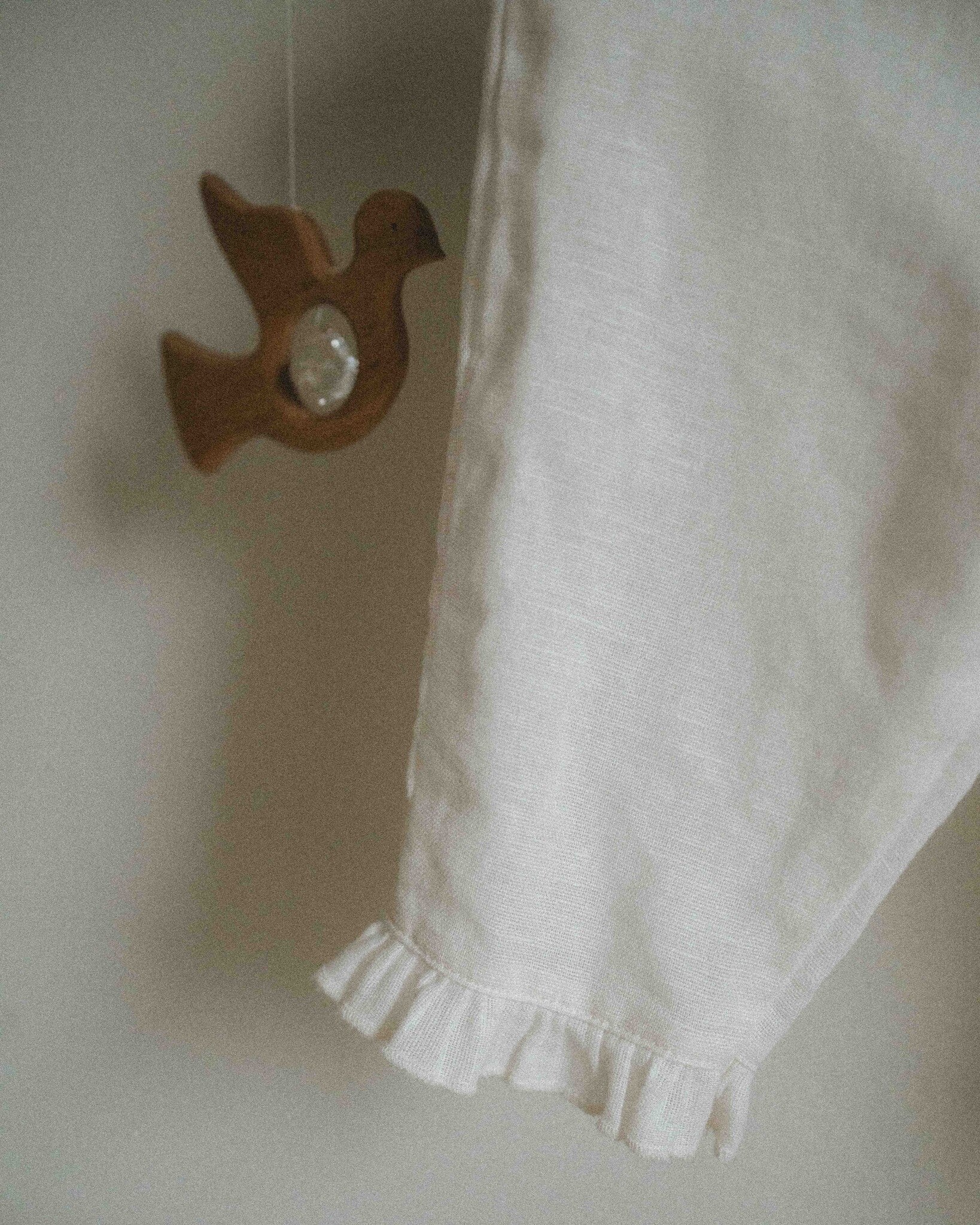 hanger-van-kersenhout-duif-met-kristal-van-15mm-zi