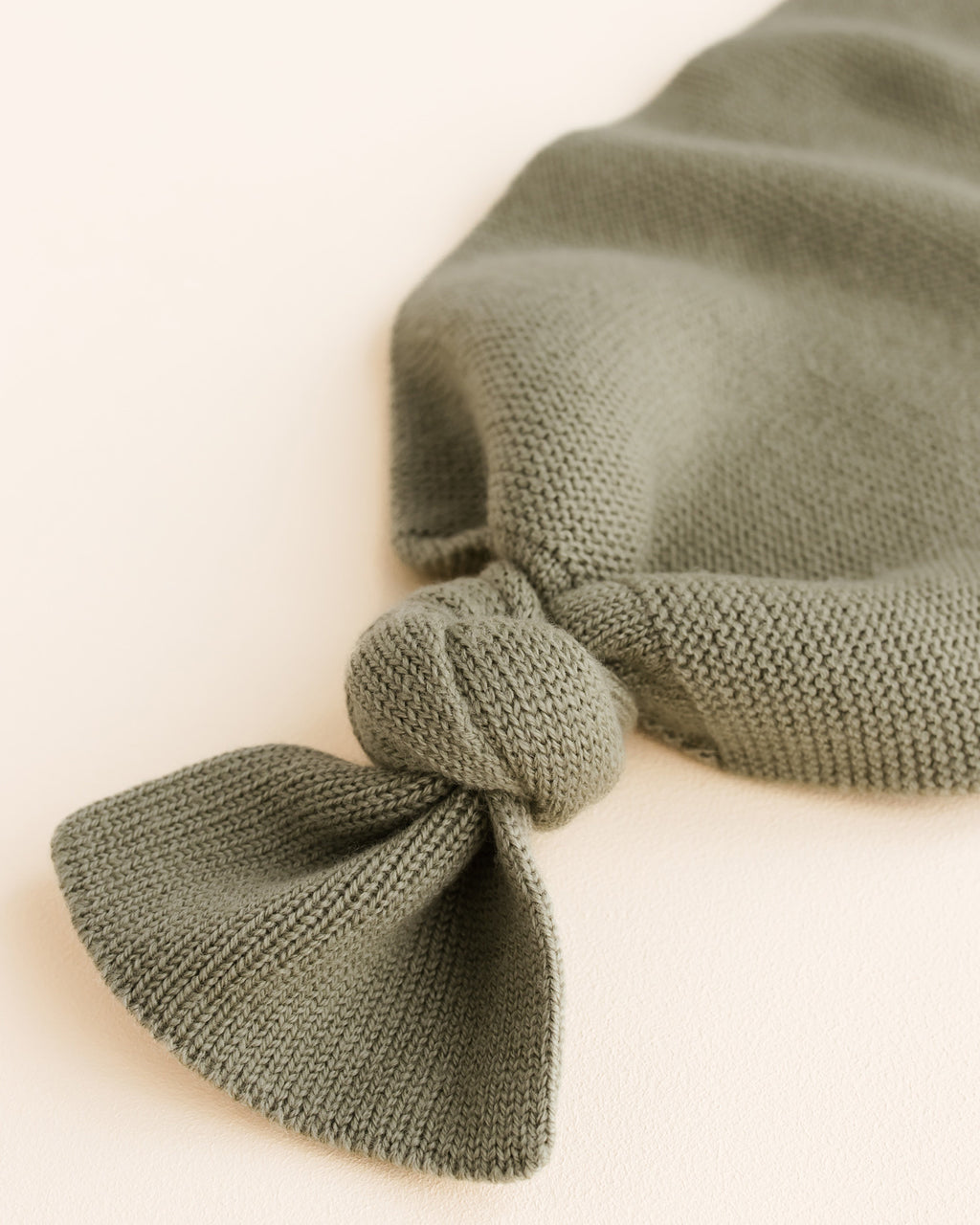 hvid-Baby-cocoon-merino-wool---artichoke-