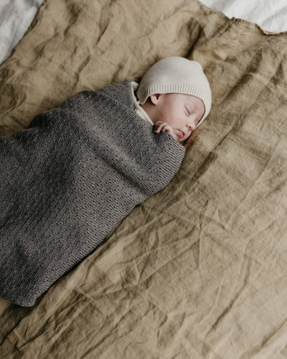 hvid-Baby-deken-van-wol-Dora---otter-6
