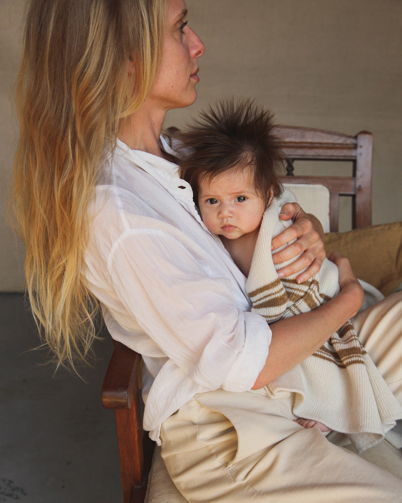 Hvid Baby deken van wol Gilbert - walnut