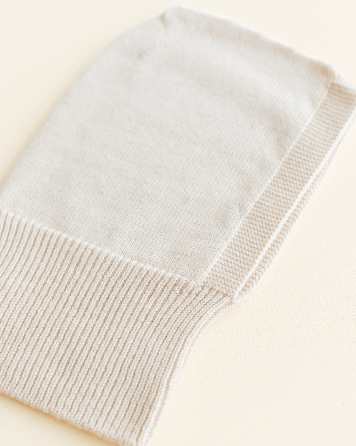 Hvid-Balaclava-van-merino-wol-Eddy---cream-2