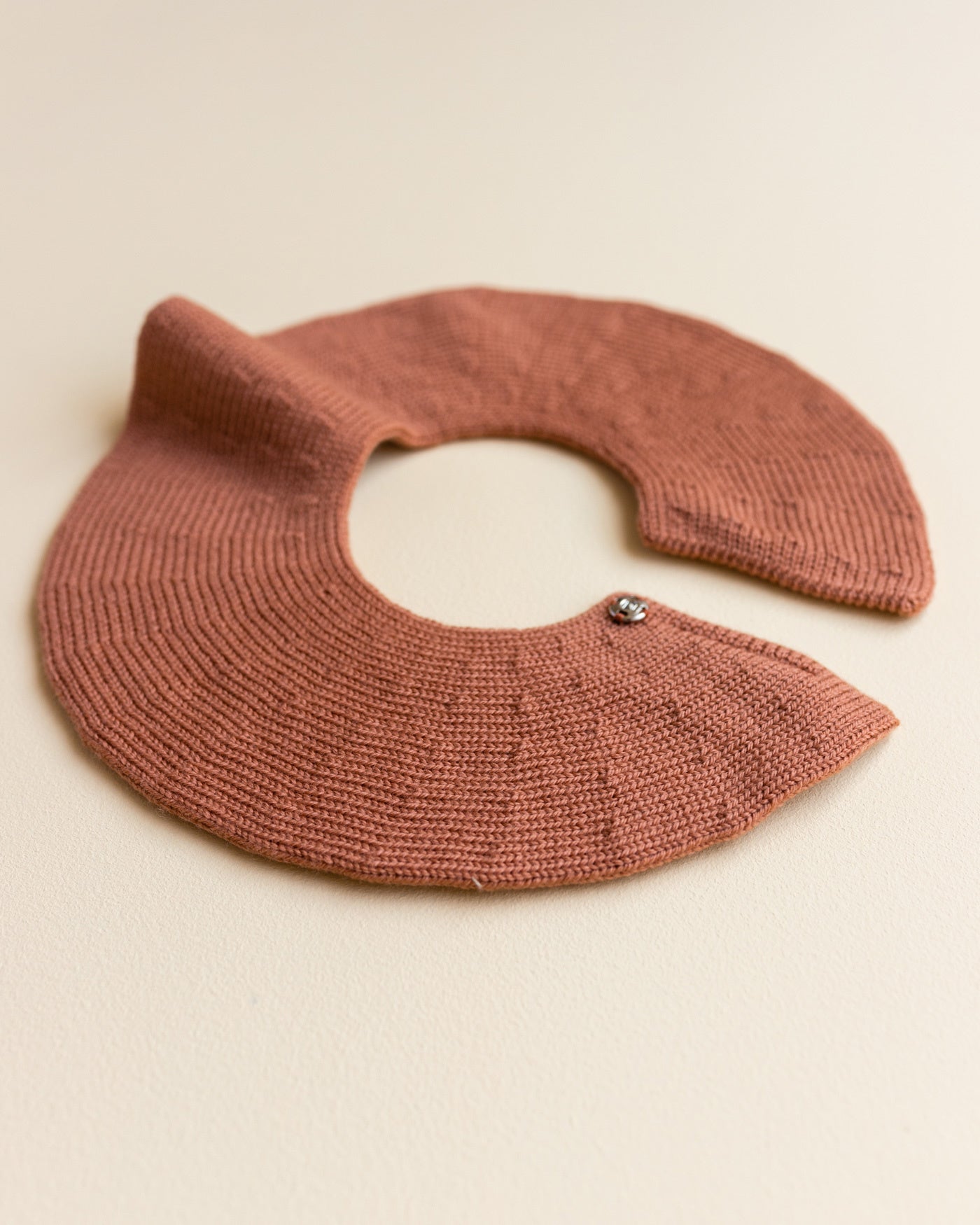 hvid-Collar-kraag---brick-3