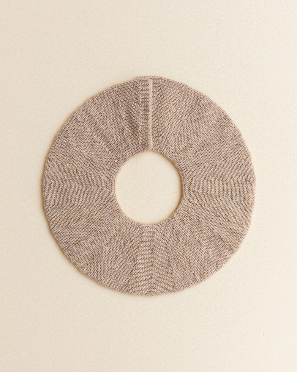hvid-Collar-kraag---sand