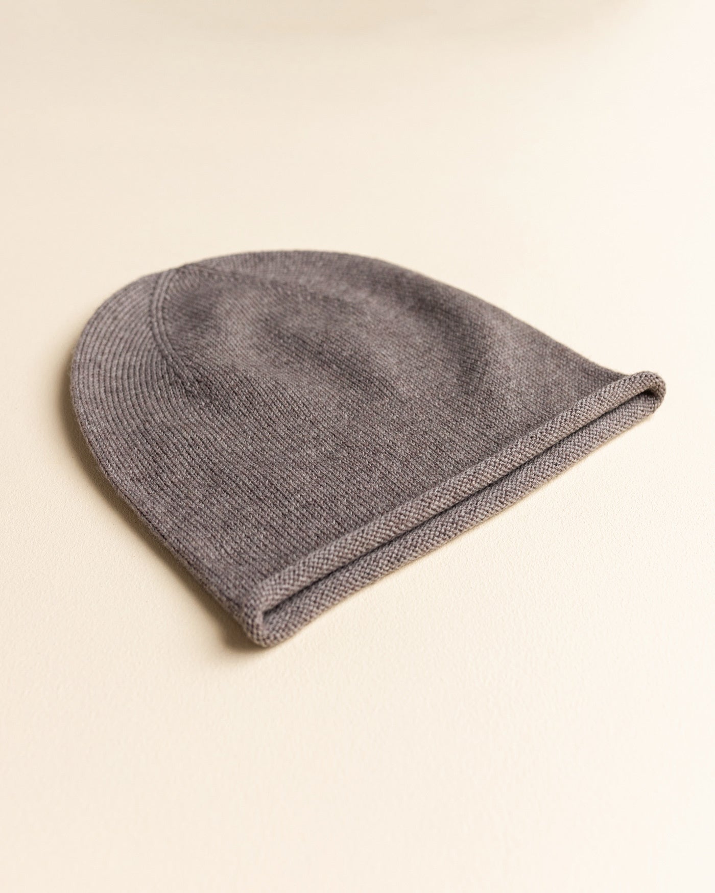 hvid-Efa-beanie----otter-2