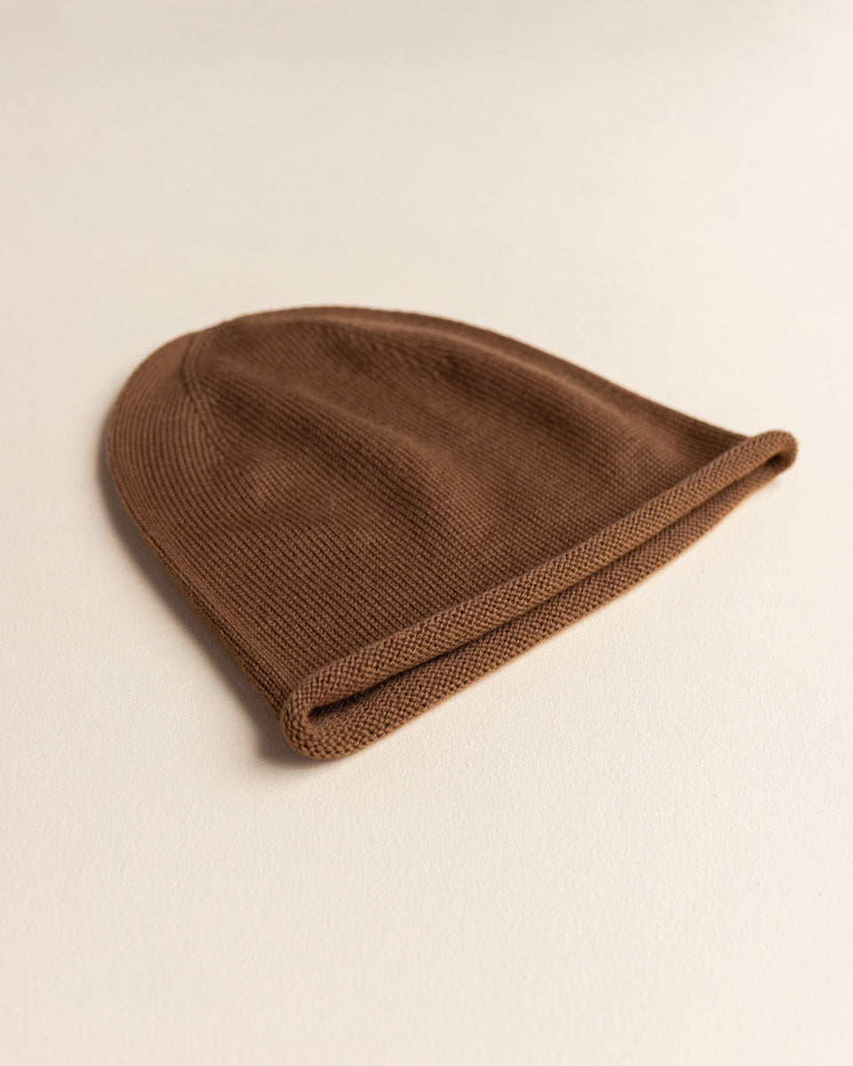 Hvid-Efa-beanie---chocolate2