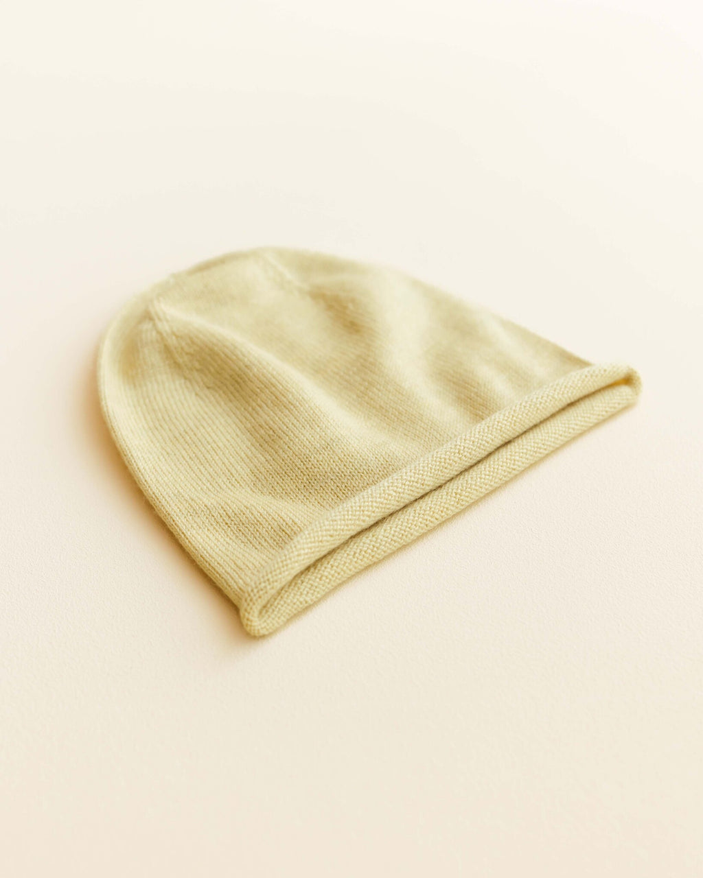 Hvid Efa beanie - light yellow3
