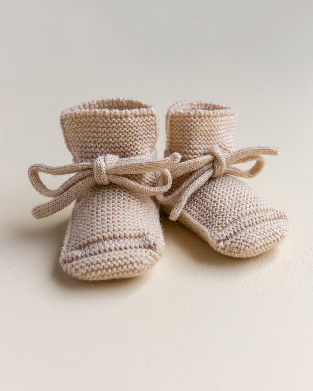 hvid-hvid-Slofjes-van-merino-wol---sand