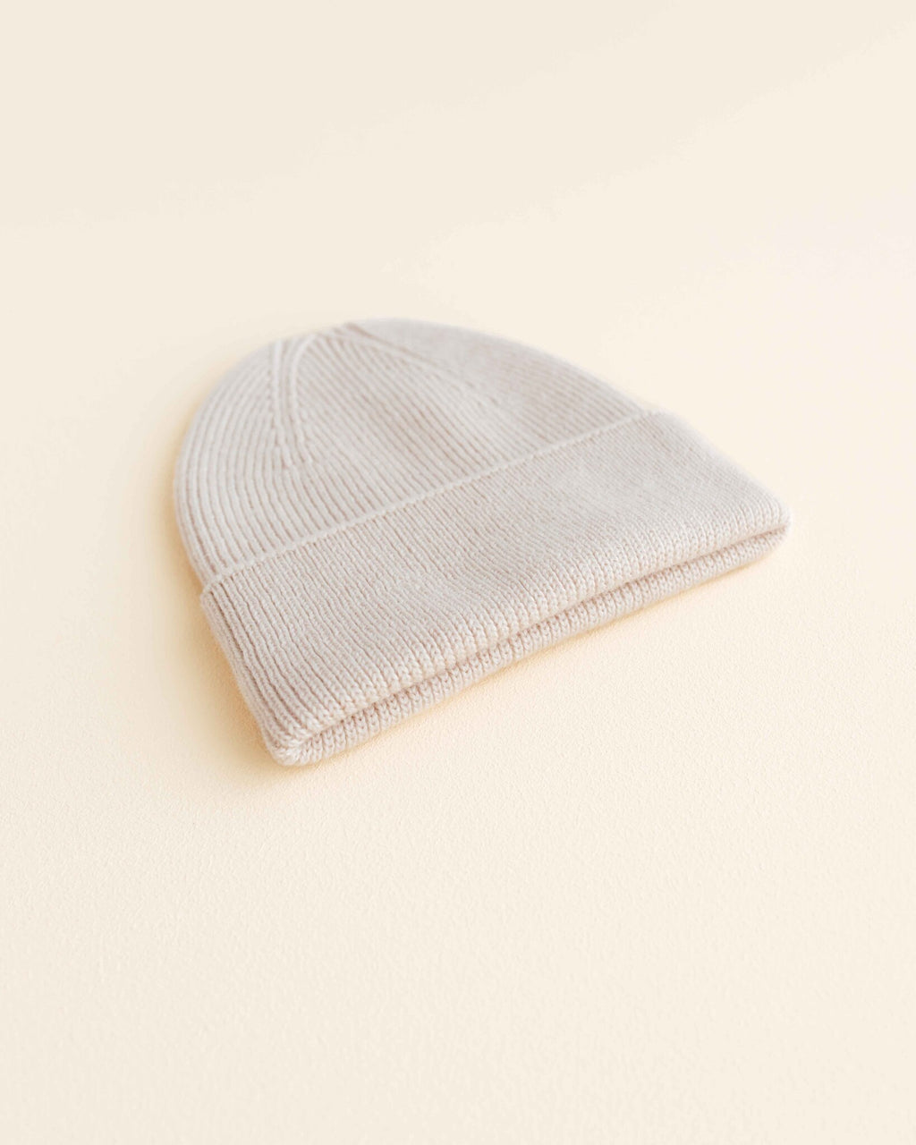 Hvid Ribbeanie newborn Fonzie - cream 2