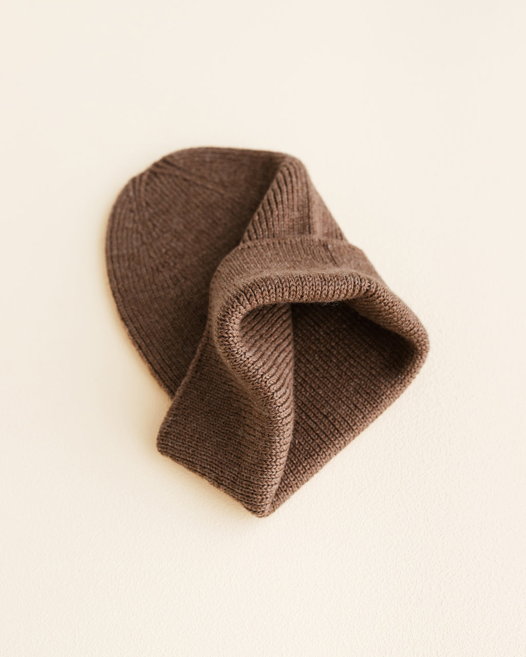 hvid-Ribbeanie-newborn-Fonzie---mocha-3