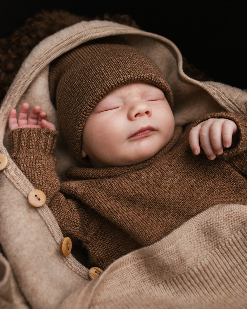 Hvid Ribbeanie newborn Fonzie - mocha1