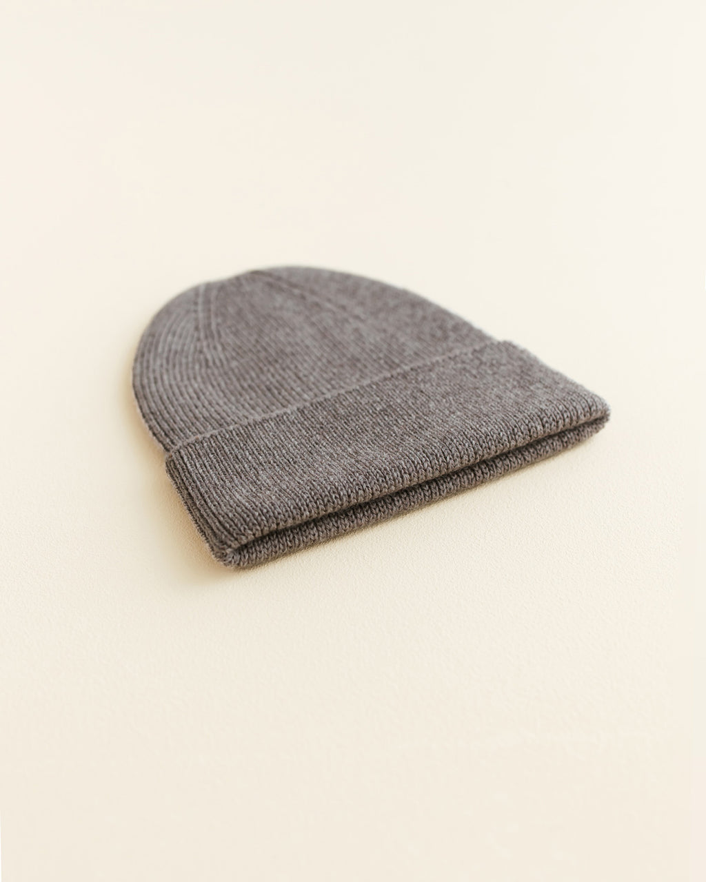 Hvid-Ribbeanie-newborn-Fonzie---otter-2