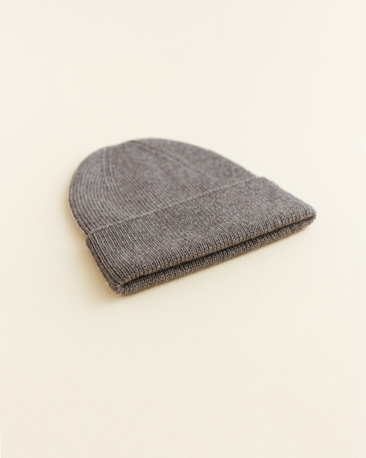 Hvid-Ribbeanie-newborn-Fonzie---otter-2
