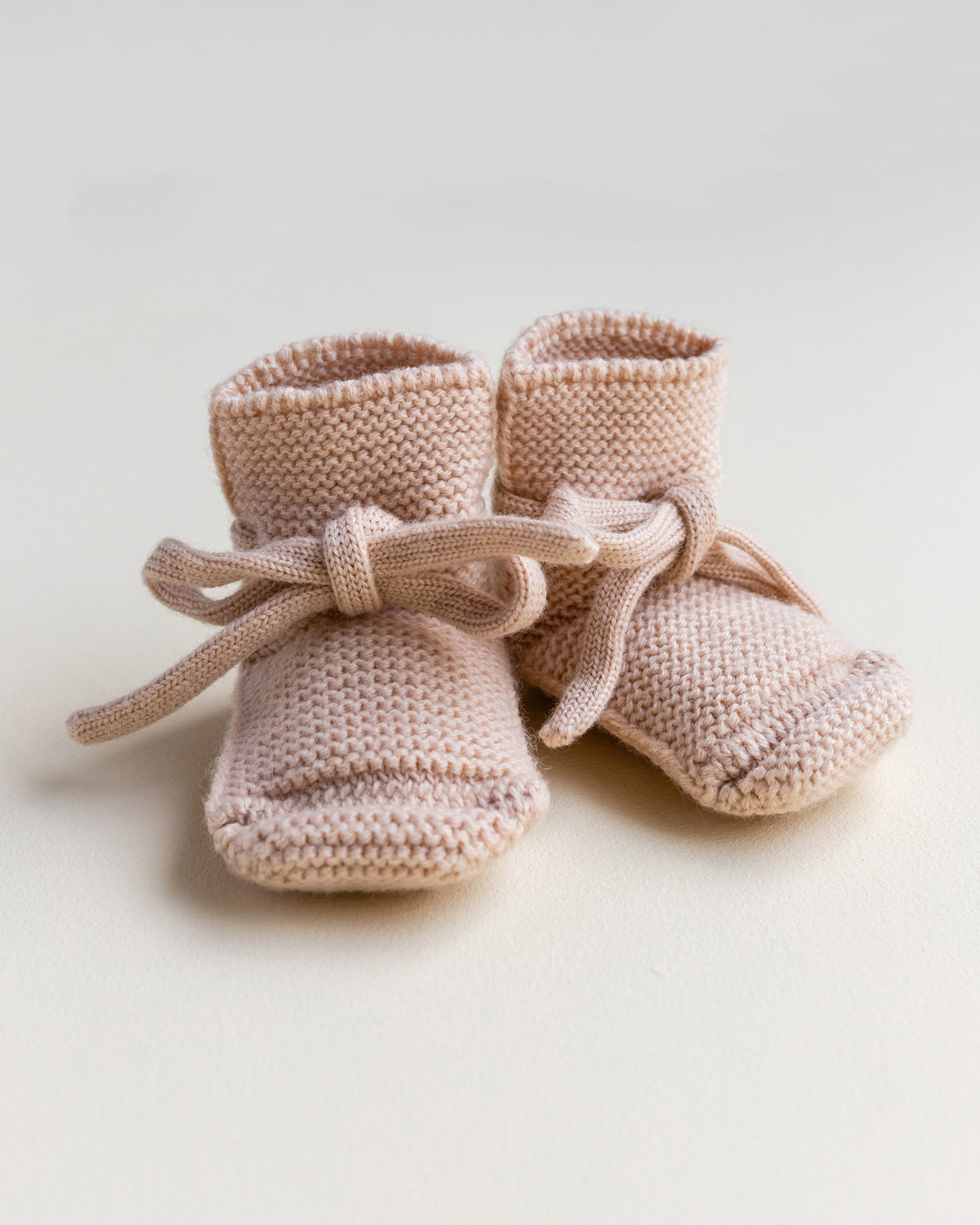 hvid-Slofjes-van-merino-wol---apricot