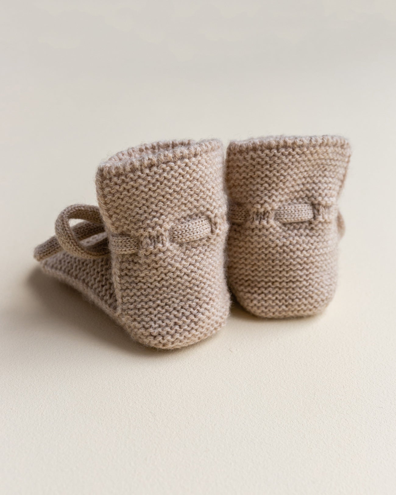 hvid-Slofjes-van-merino-wol---sand-2
