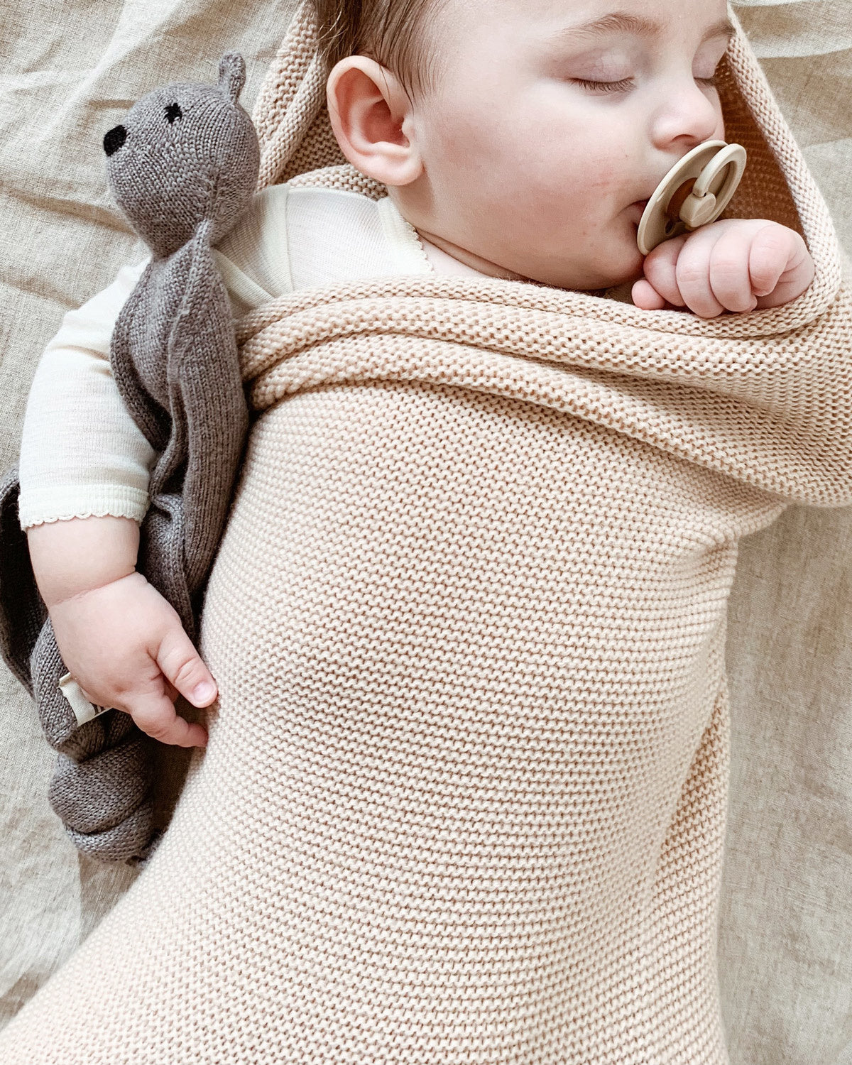 Hvid-teddy-tokki