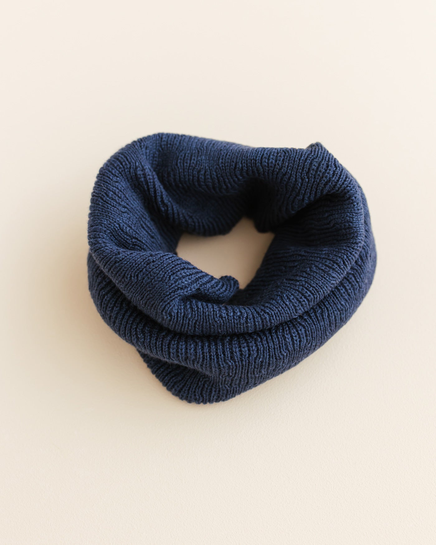 Hvid-Wollen-loopsjaal---blue