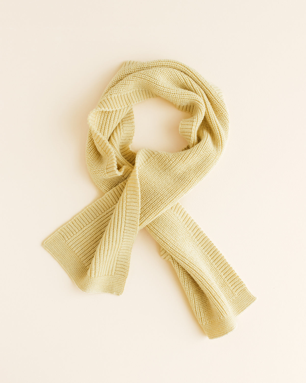 Hvid-Wollen-sjaal-Gustave---light-yellow