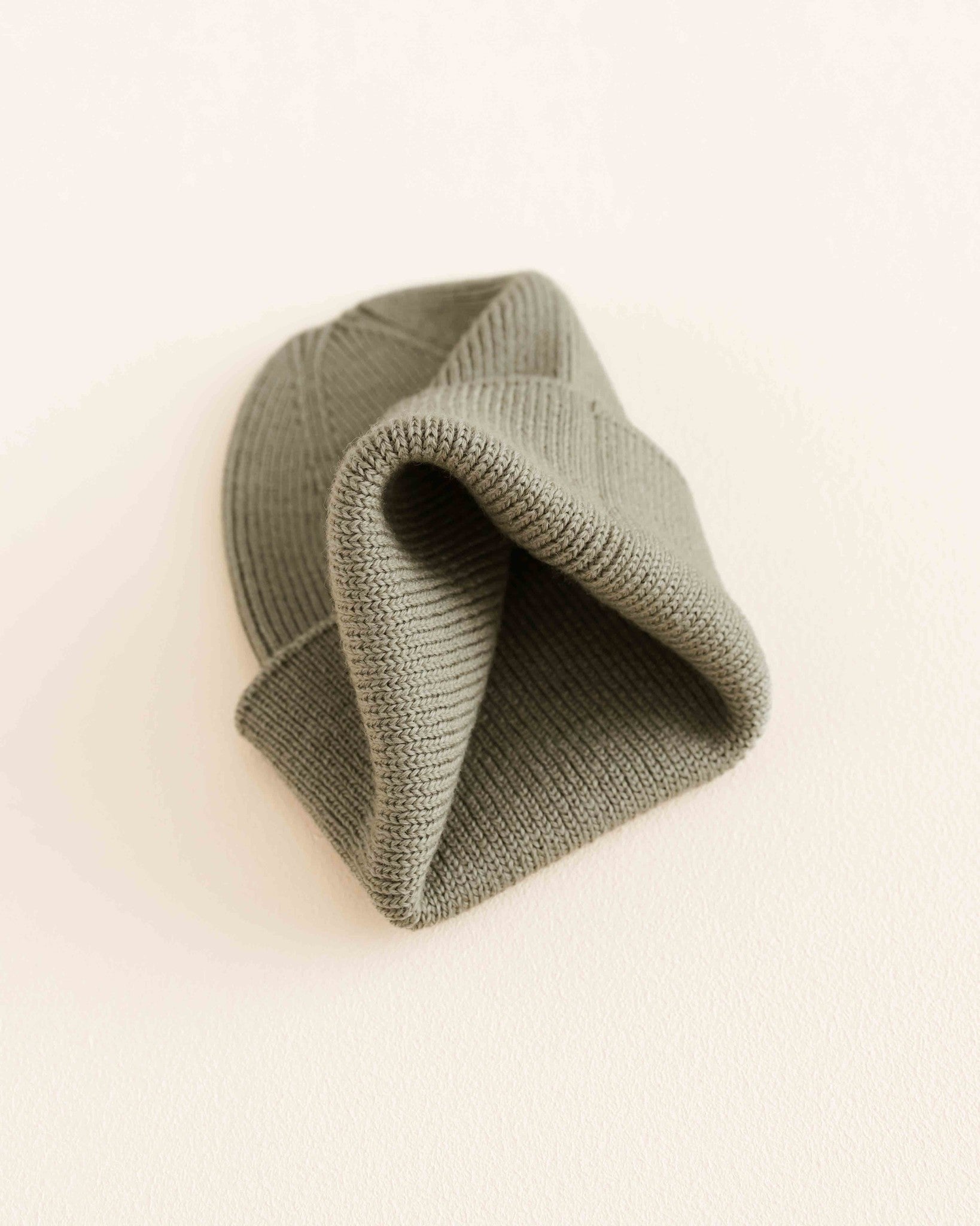 hvidRibbeanie newborn Fonzie - artichoke