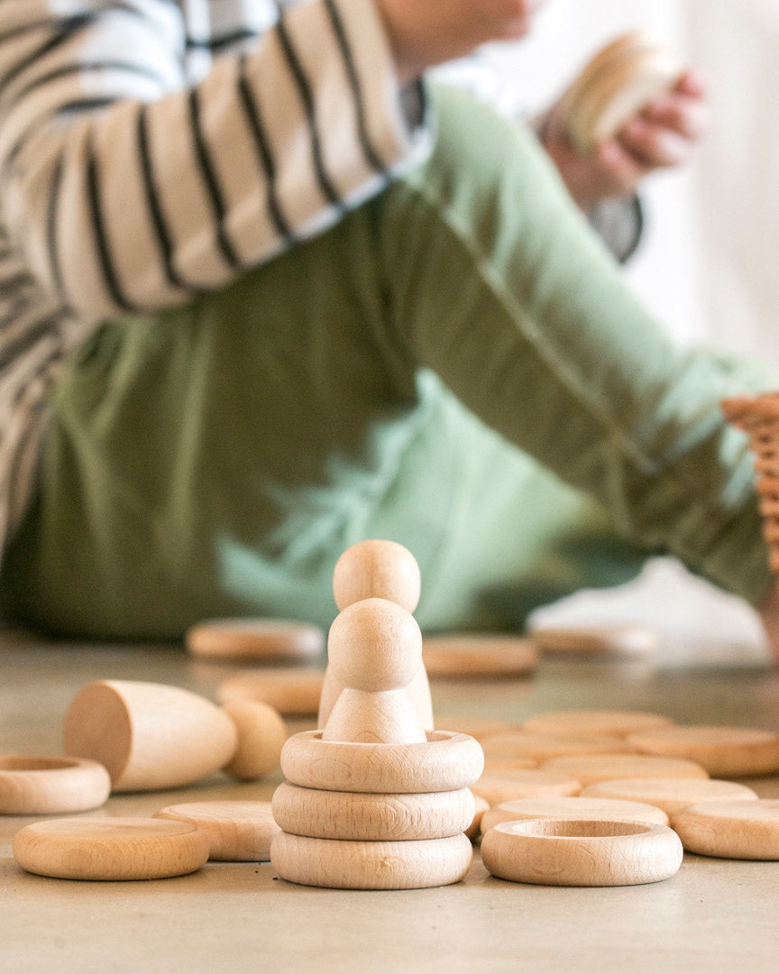 Joguines-Grapat-wooden-coins-rings-and-nins