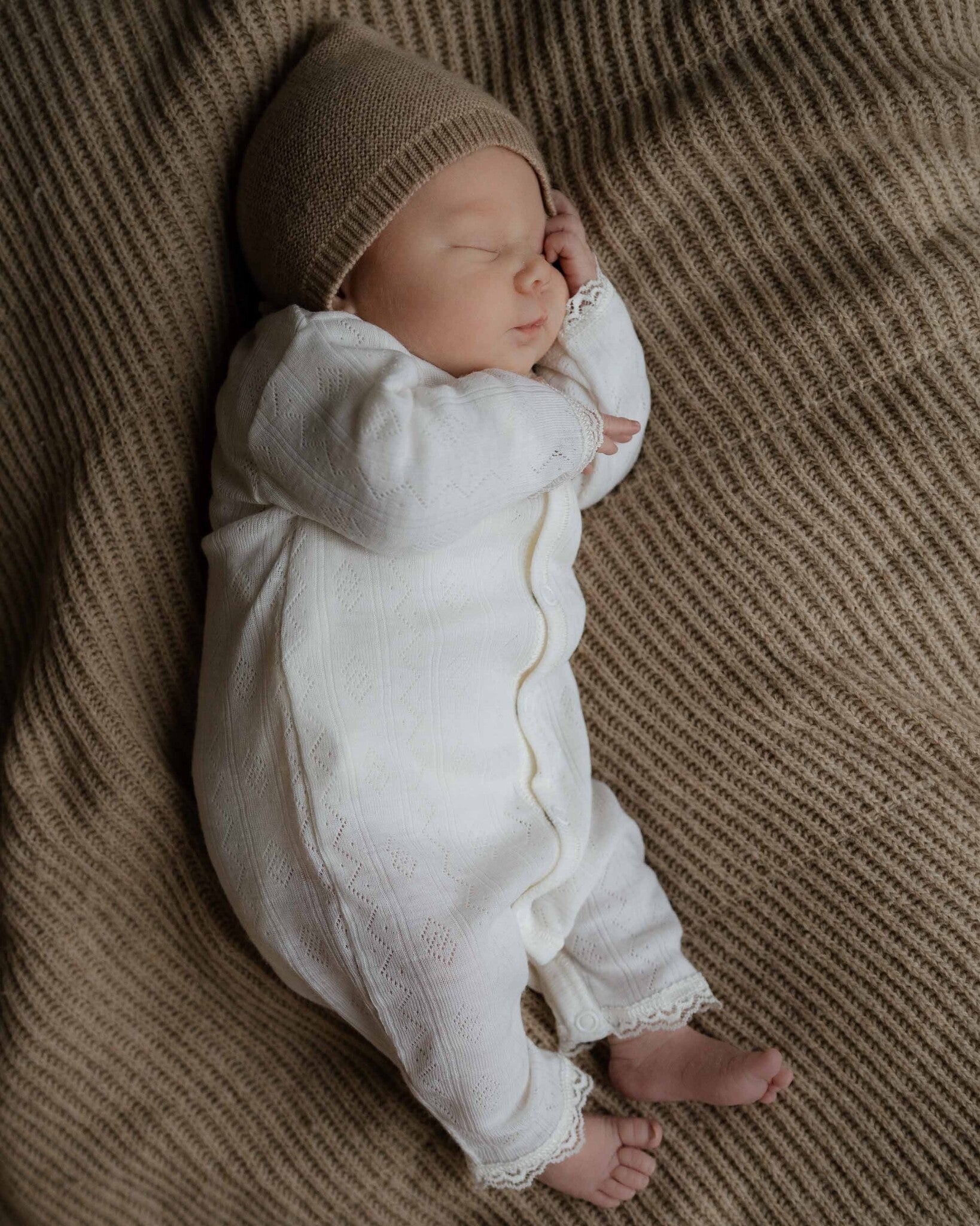 joha-onesie-ajour-naturel-atrosanneverheij