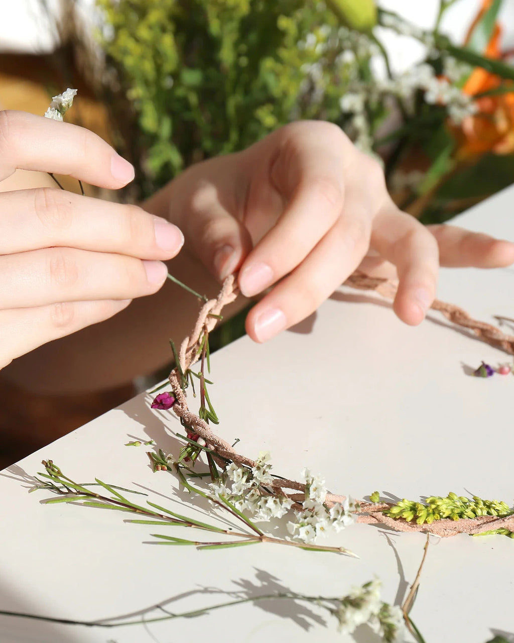 kikkerland Halsketting van verse bloemen