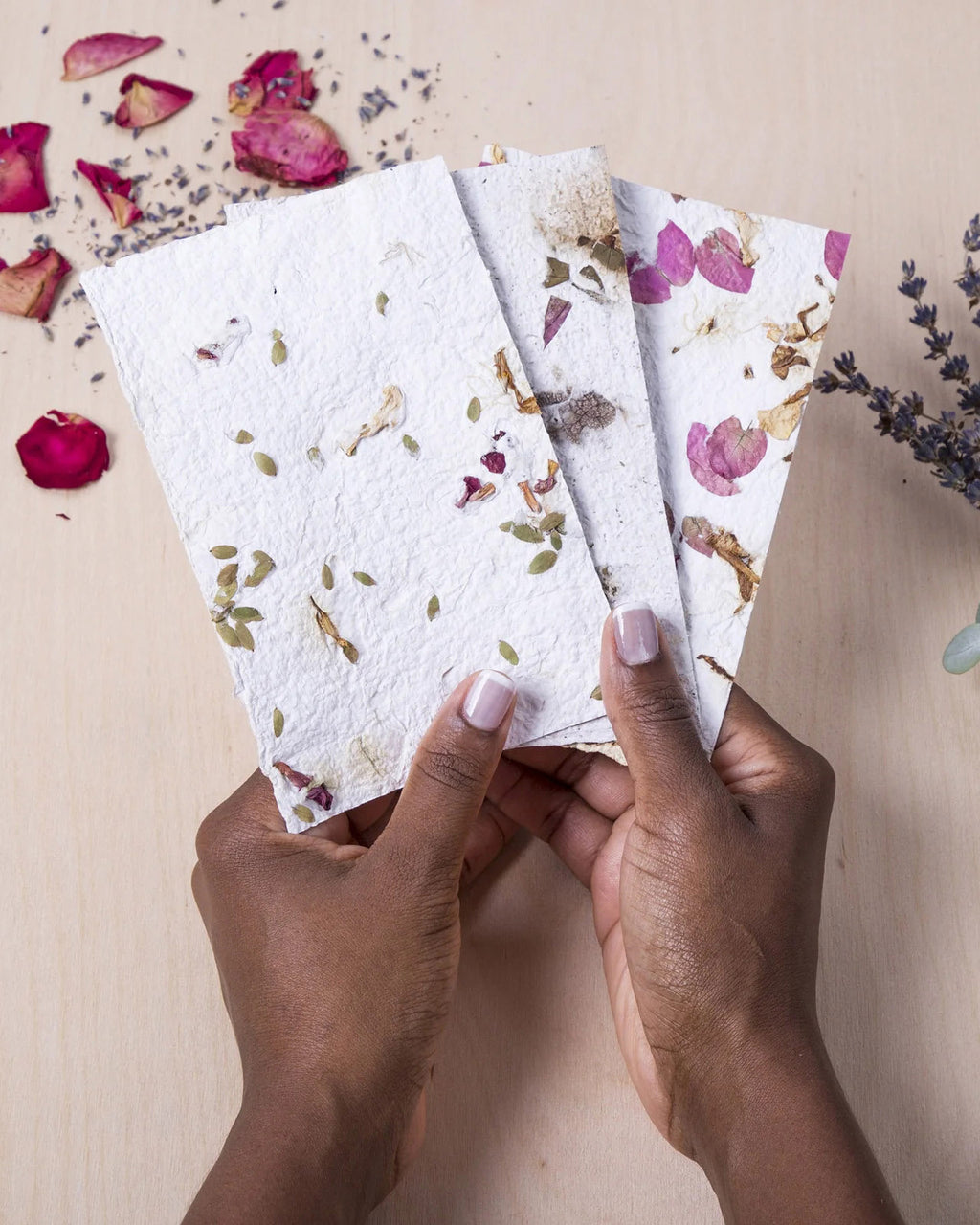 Kikkerland maak je eigen bloemenpapier 3