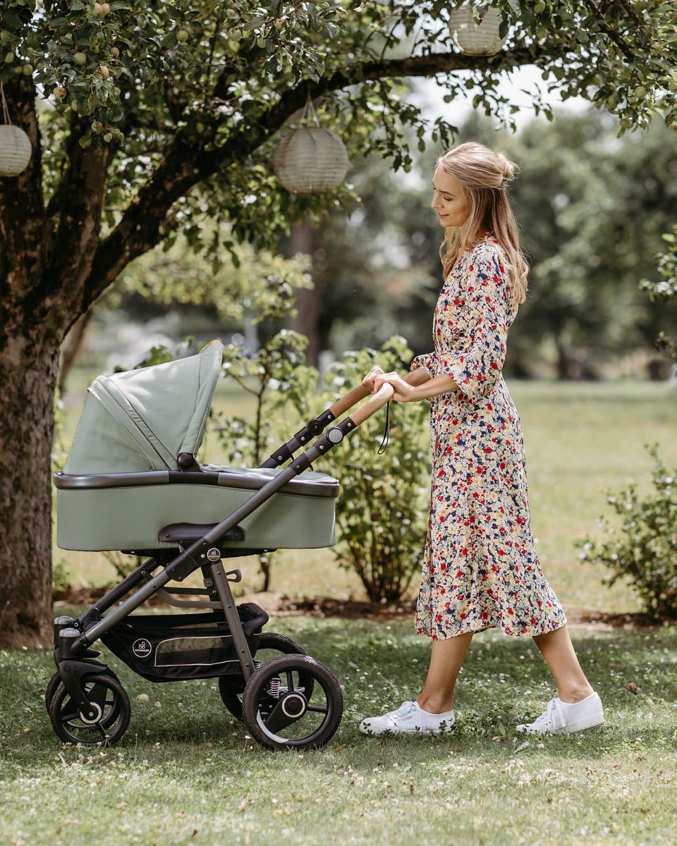Kinderwagen Lux Evo jade - basis model inclusief reiswieg sfeerfoto 2