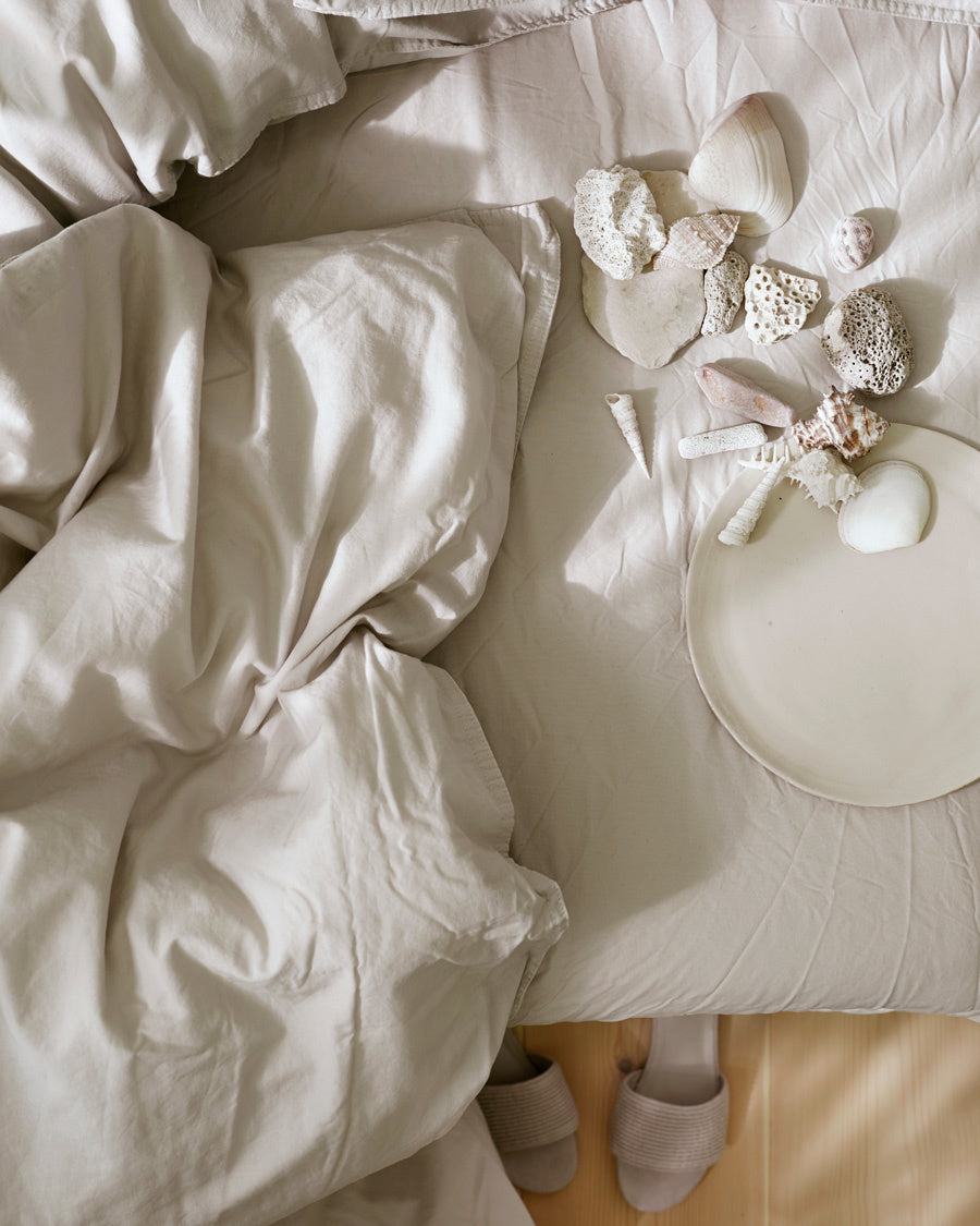Midnatt-matrashoes-pebble-Fitted-sheet-Pebble-