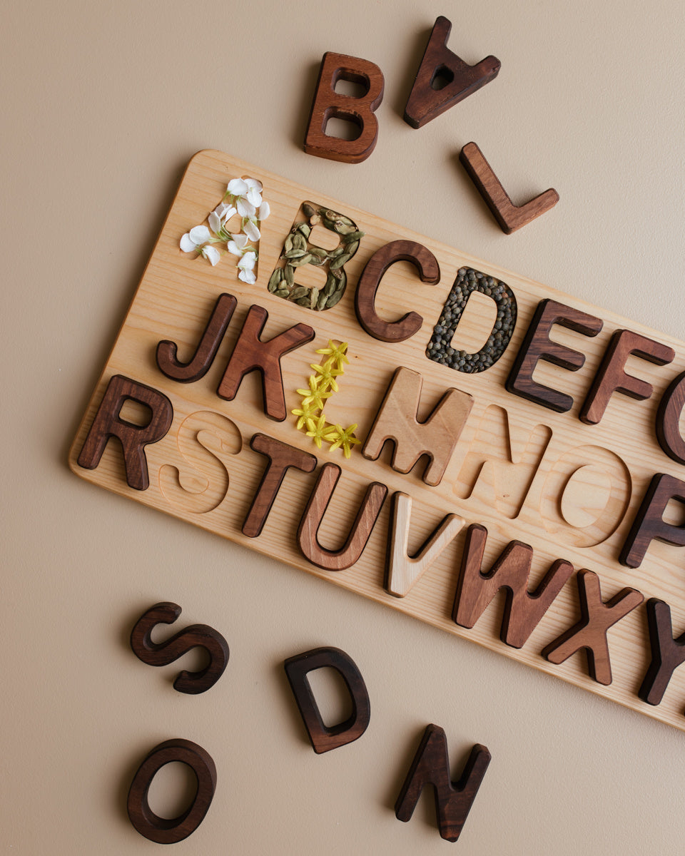 Oyuncak alphabet puzzle