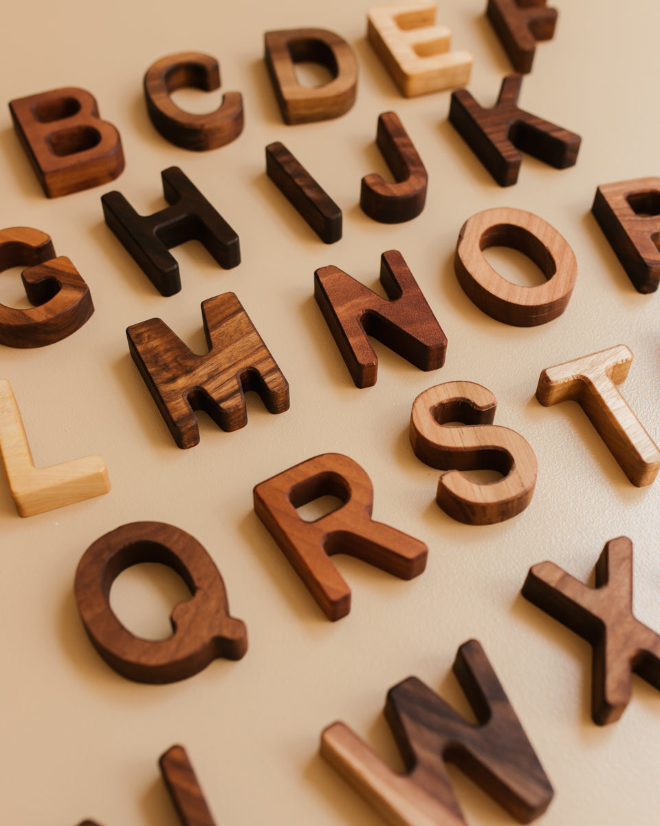 Oyuncak houten walnoot letters copyright Ziloen web-1054