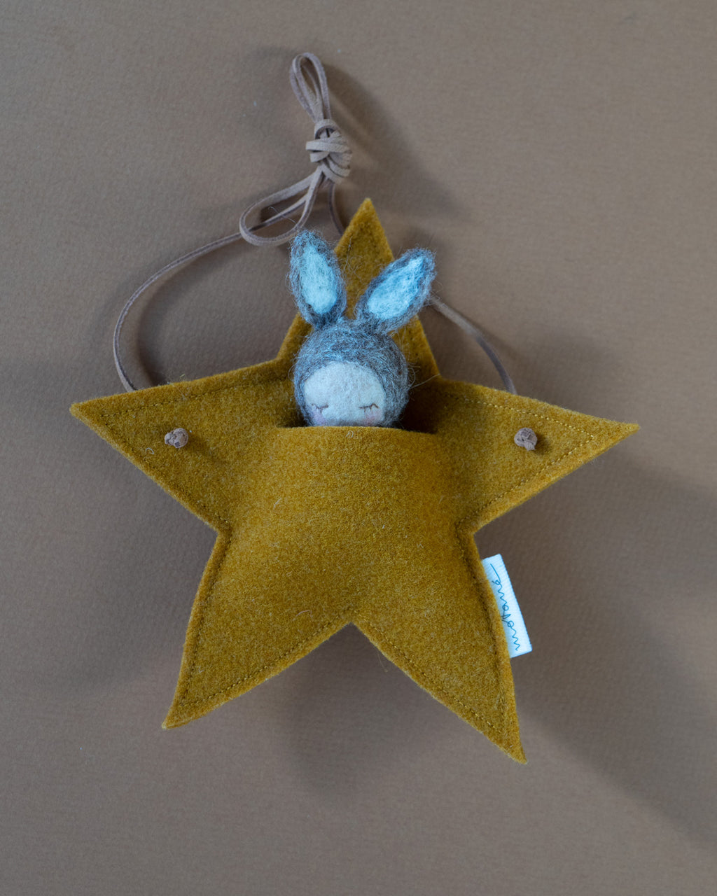 Studio-Motane-rabbit-start-pocket-doll