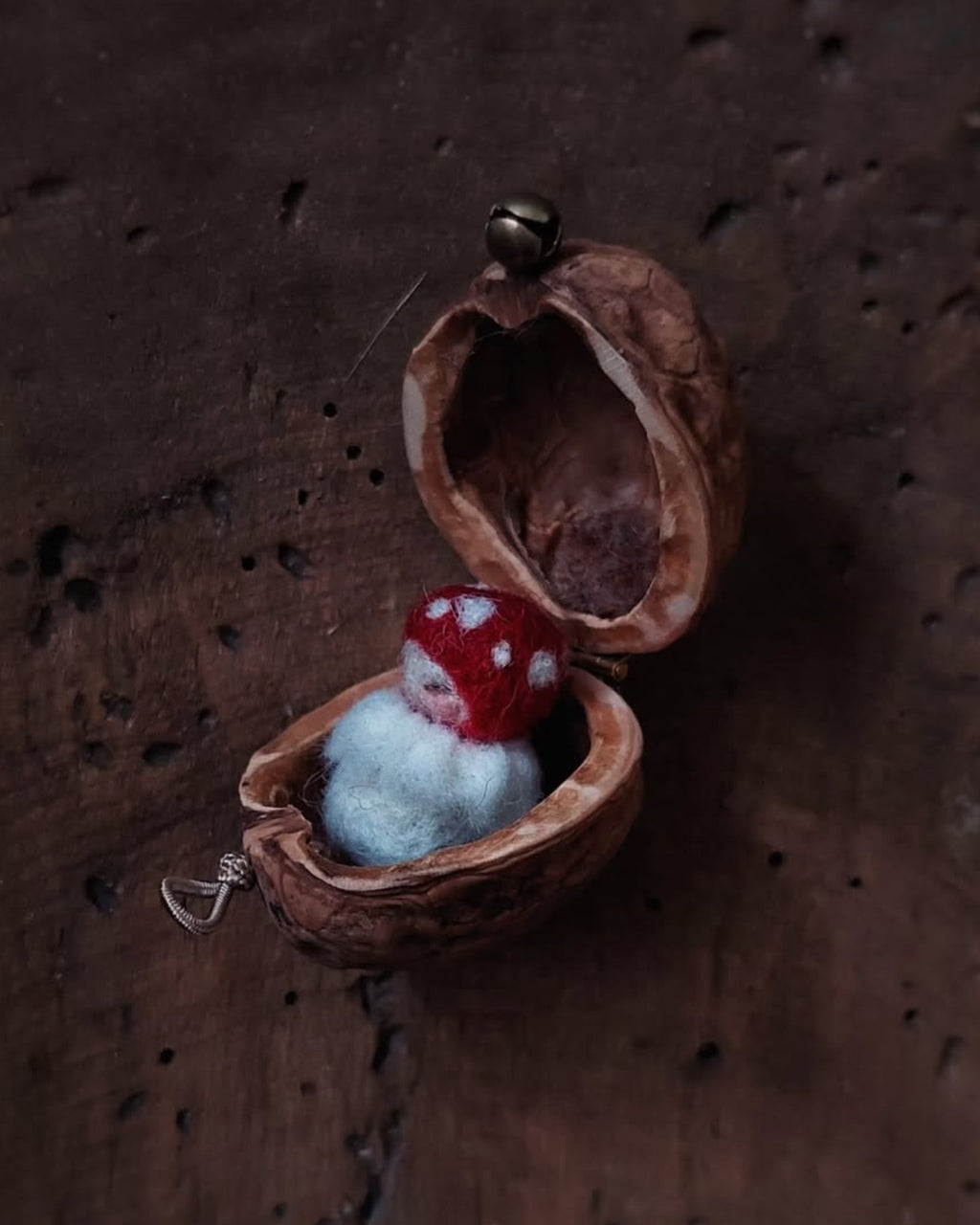 studio-motane-walnoot-babys-paddestoel
