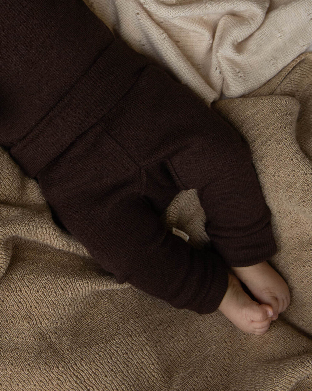 Unaduna baby pants kladdkaka ©UNADUNA_270524