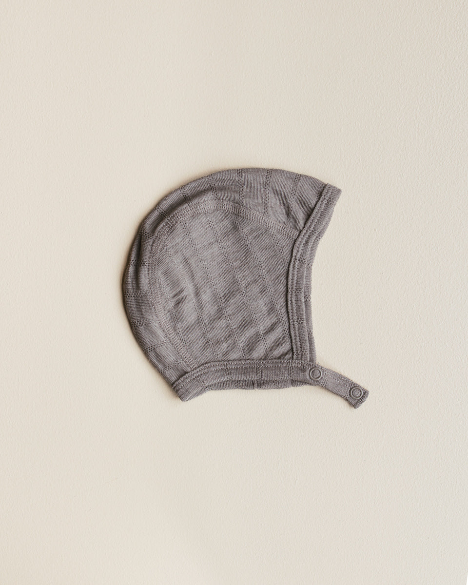 unaduna Mutsje met drukknoopje streepjes pointelle wol:zijde - hazel
